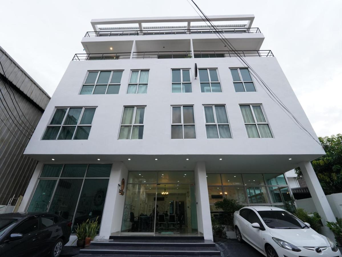Roomquest Bangkok Sukhumvit 50 Екстер'єр фото
