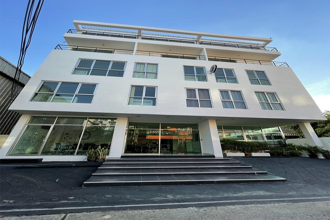 Roomquest Bangkok Sukhumvit 50 Екстер'єр фото